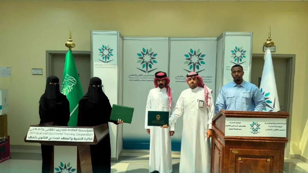 Signing a partnership agreement between the association and the Technical College and Secondary Industrial Institute in Mahd Governorate